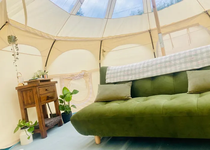 Luxury Stargazing Glamping - Seren Aur With Hot Tub