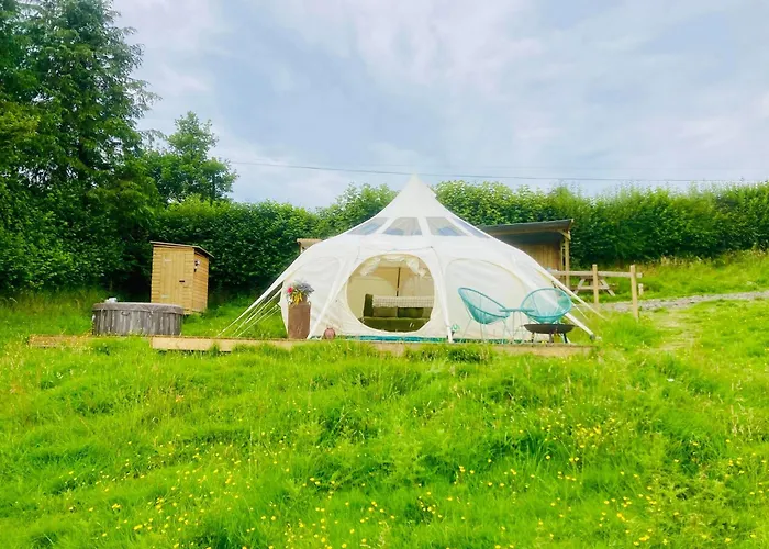 Luxury Stargazing Glamping - Seren Aur With Hot Tub