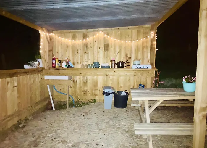 Luxury Stargazing Glamping - Seren Aur With Hot Tub