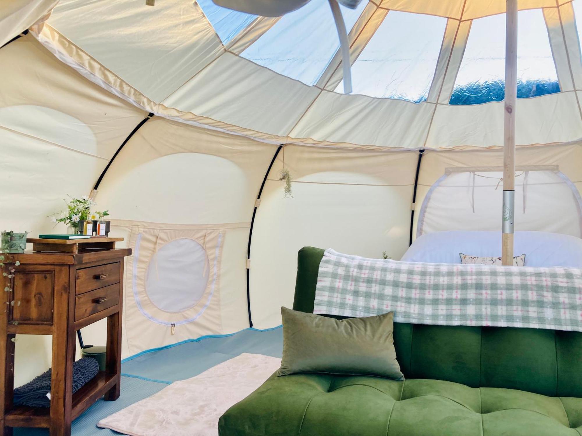 Luxury Stargazing Glamping - Seren Aur With Hot Tub Luxury tent Llanidloes