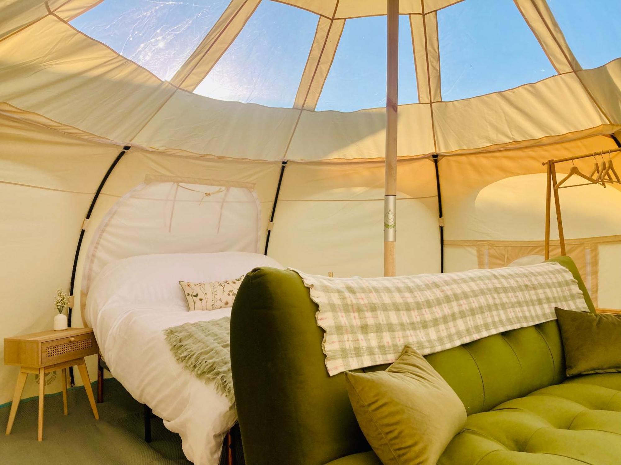 Luxury Stargazing Glamping - Seren Aur With Hot Tub Luxury tent Llanidloes