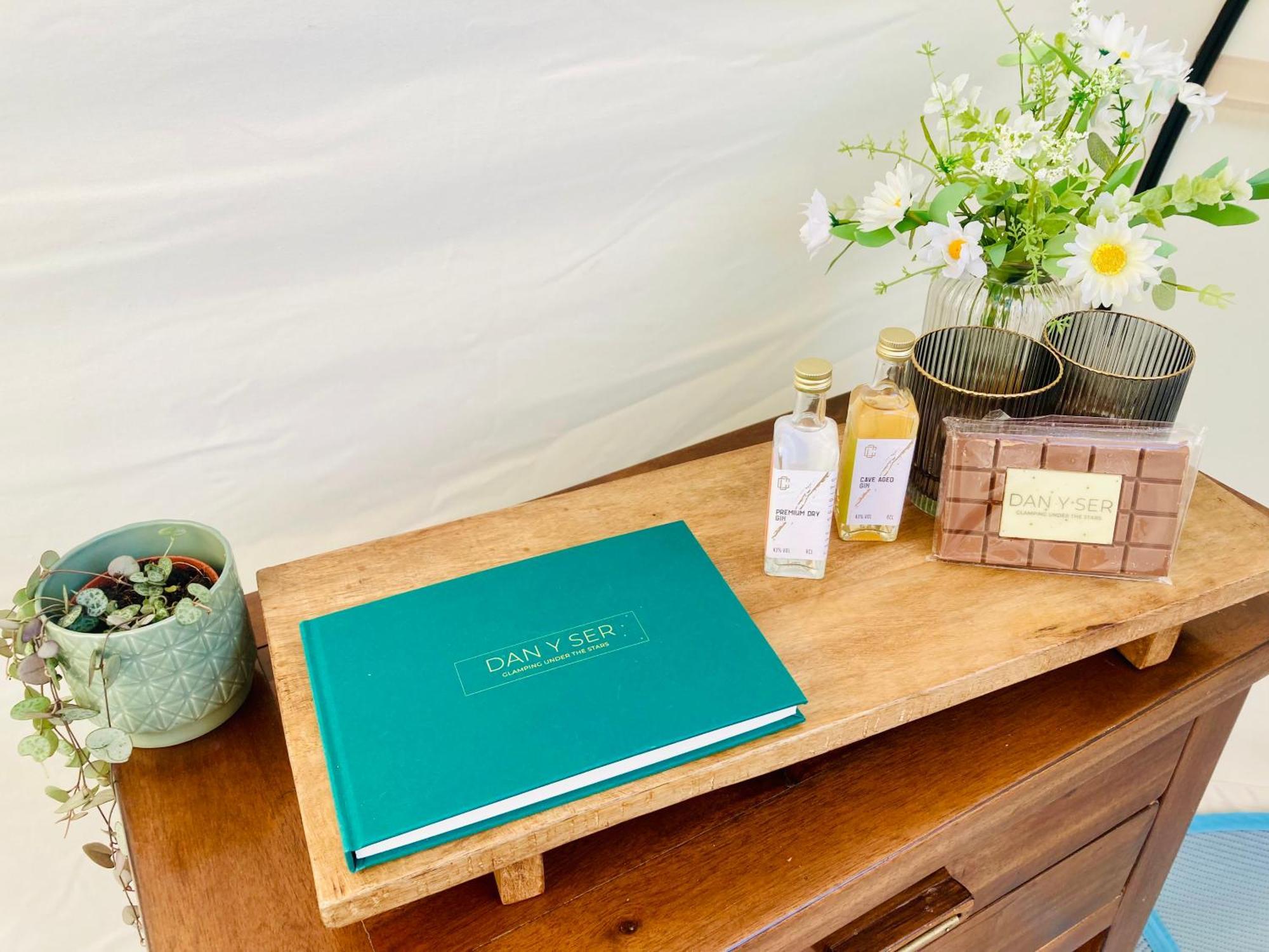 Luxury Stargazing Glamping - Seren Aur With Hot Tub * Llanidloes