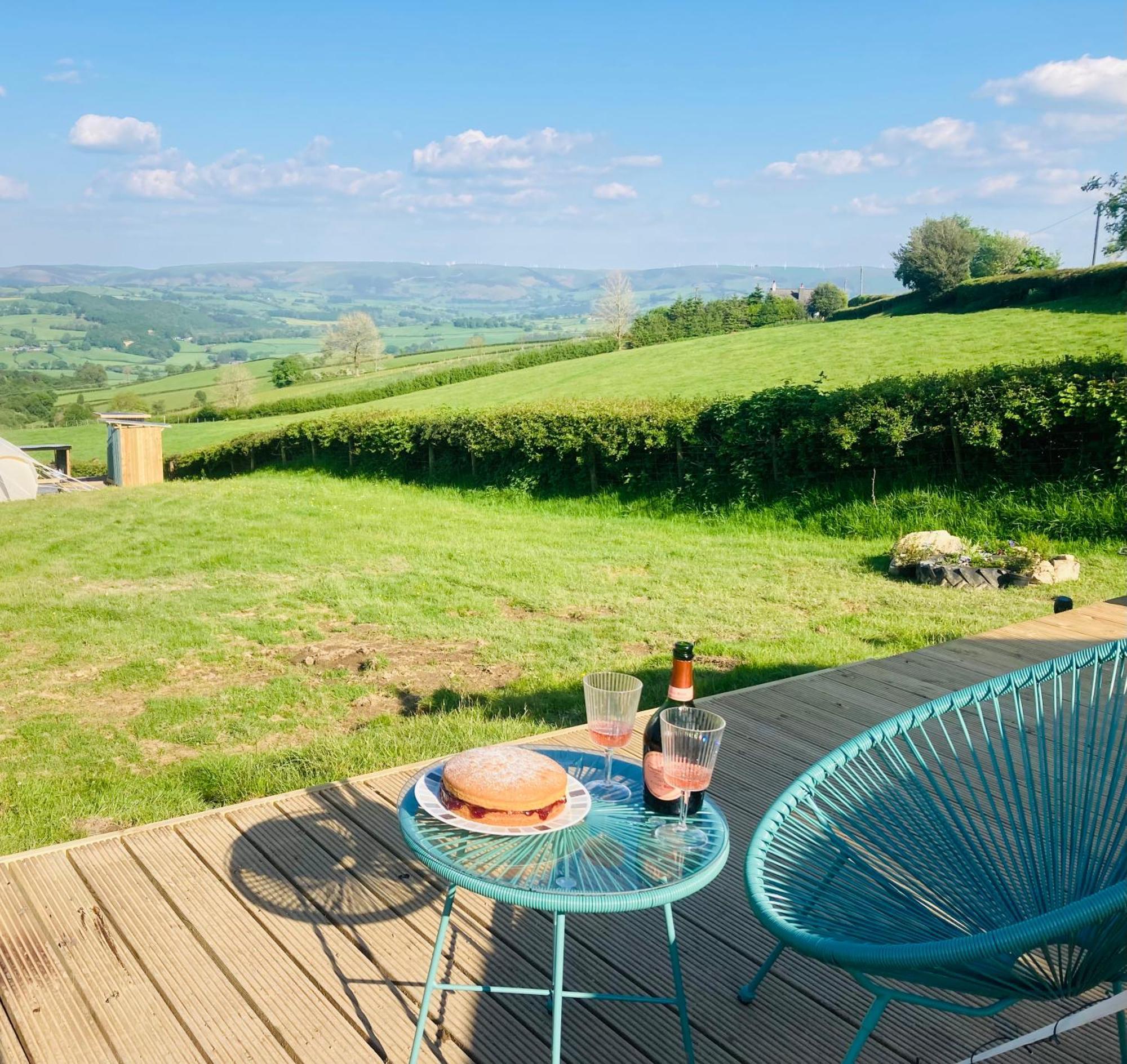 Luxury Stargazing Glamping - Seren Aur With Hot Tub *