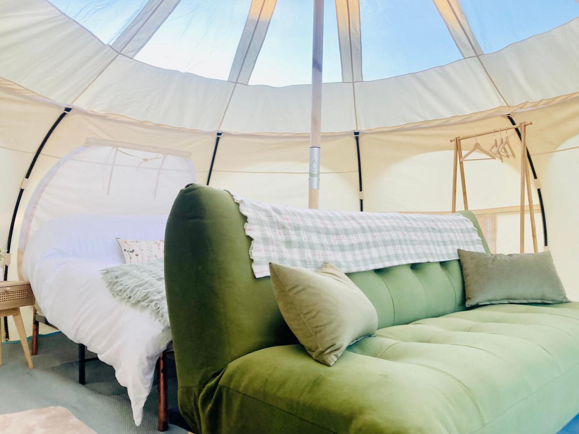 Luxury tent Luxury Stargazing Glamping - Seren Aur With Hot Tub