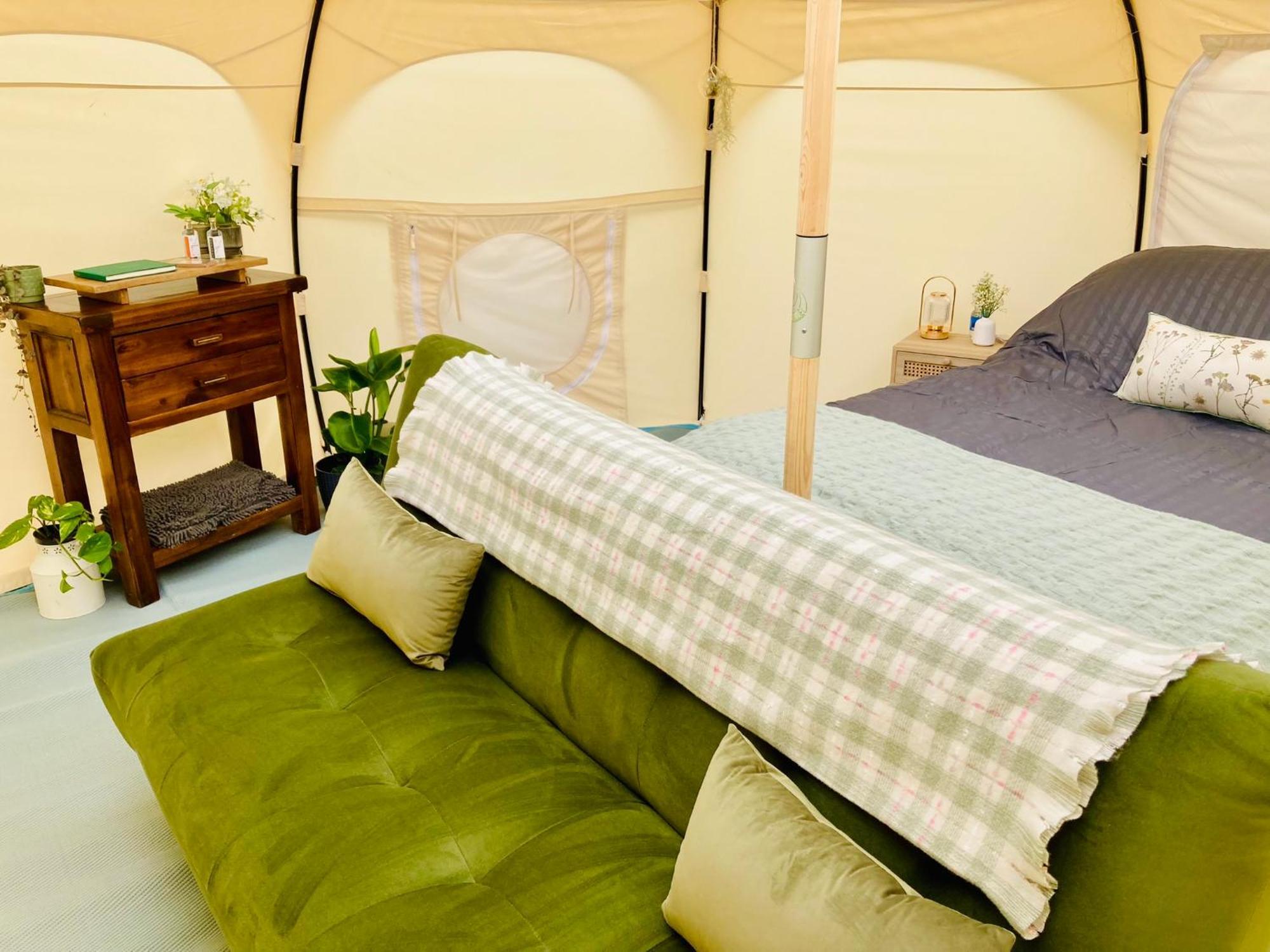 Luxury Stargazing Glamping - Seren Aur With Hot Tub *