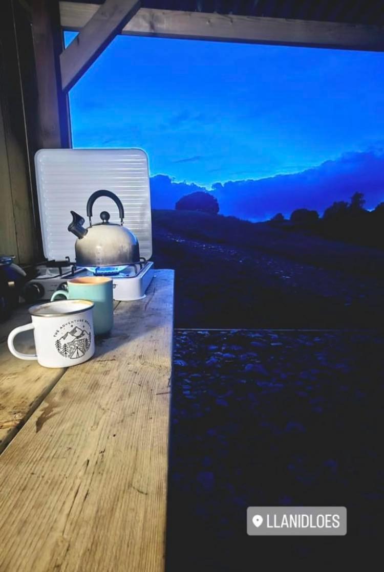 Luxury Stargazing Glamping - Seren Aur With Hot Tub