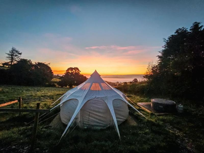 Luxury tent Luxury Stargazing Glamping - Seren Aur With Hot Tub Llanidloes