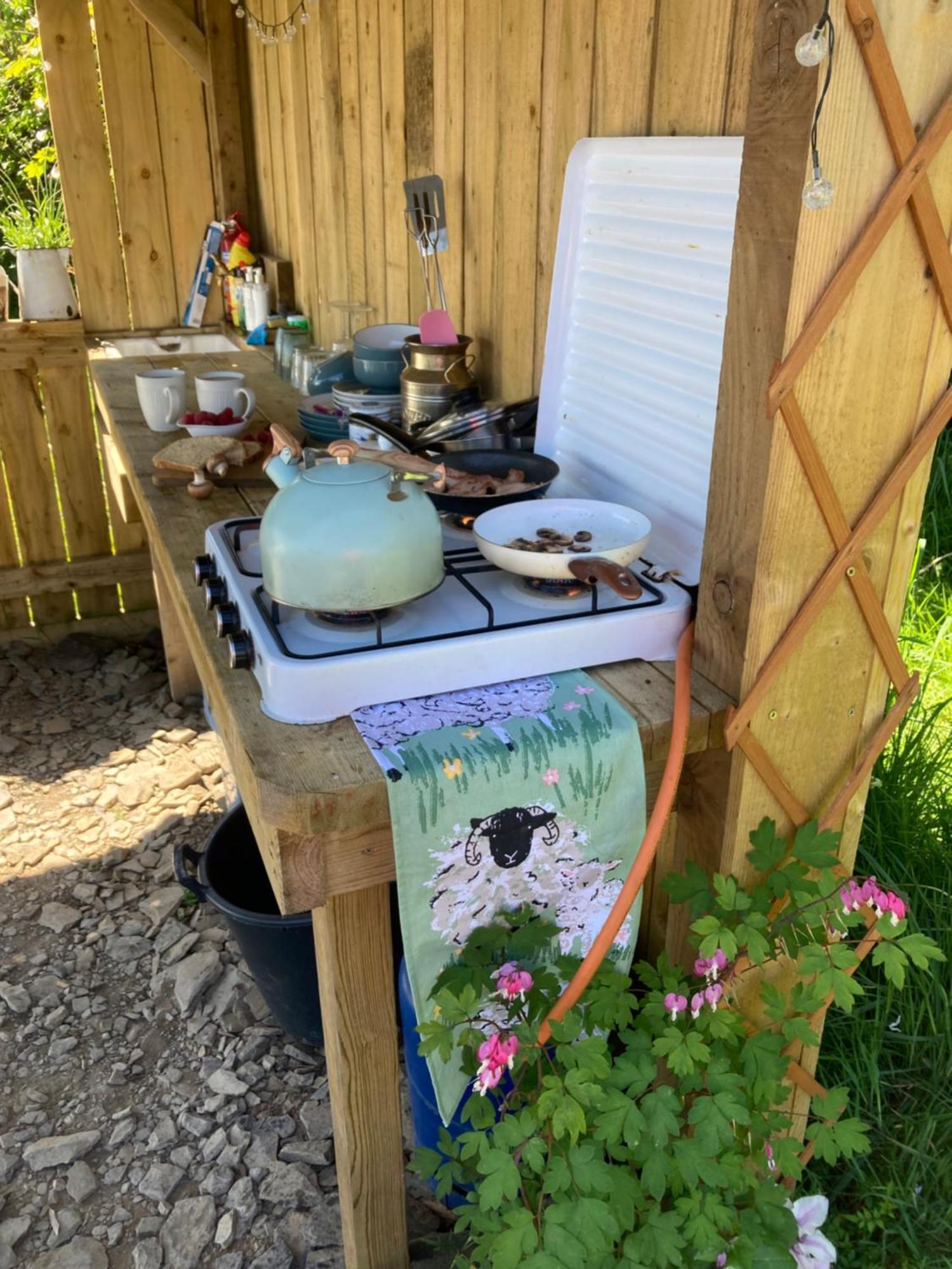 Luxury Stargazing Glamping - Seren Aur With Hot Tub Llanidloes